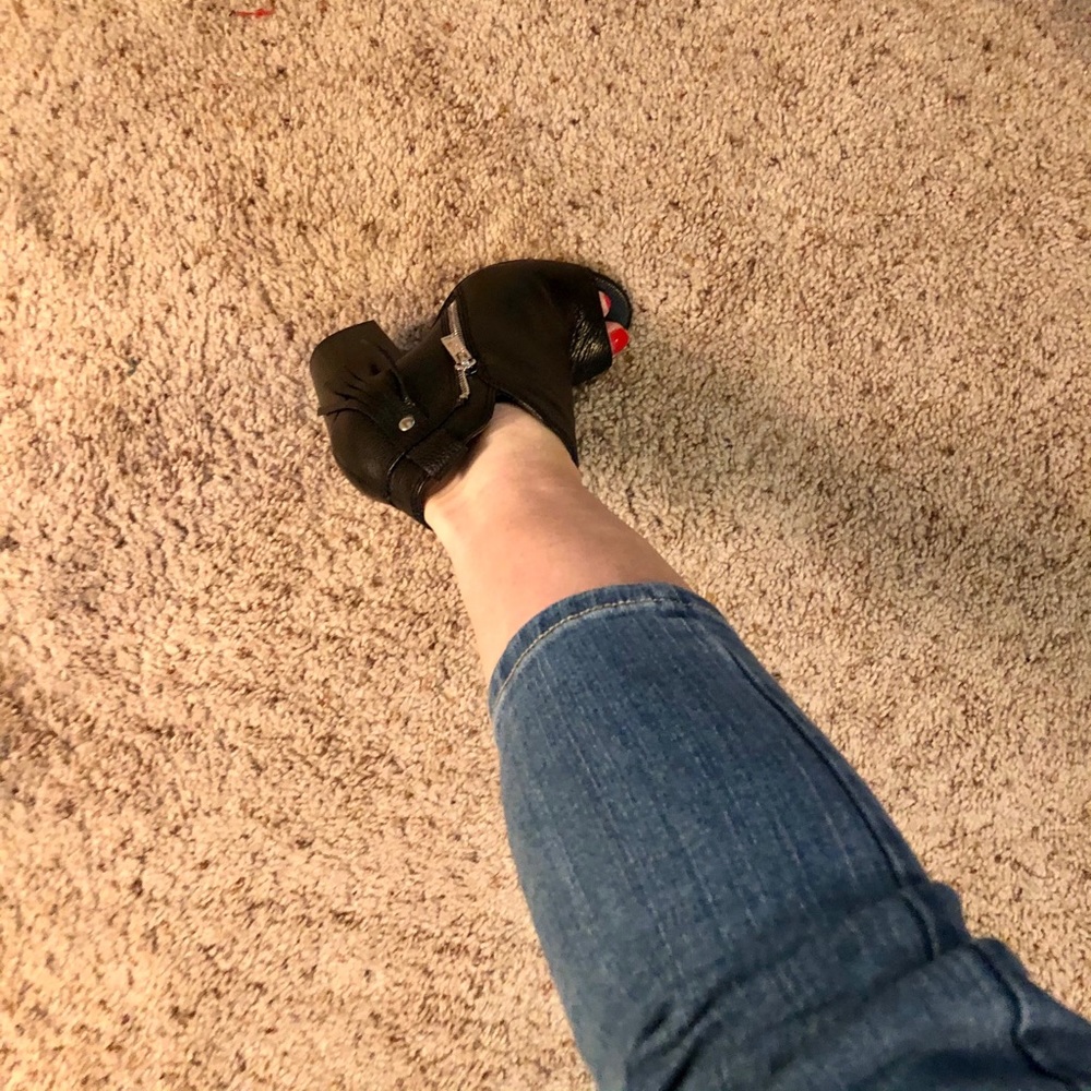 Cute Booties - Picture 2 of 9